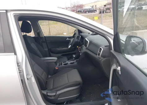 2020 Kia Sportage Lx z USA, uszkodzony, nr VIN KNDPMCAC4L7750977